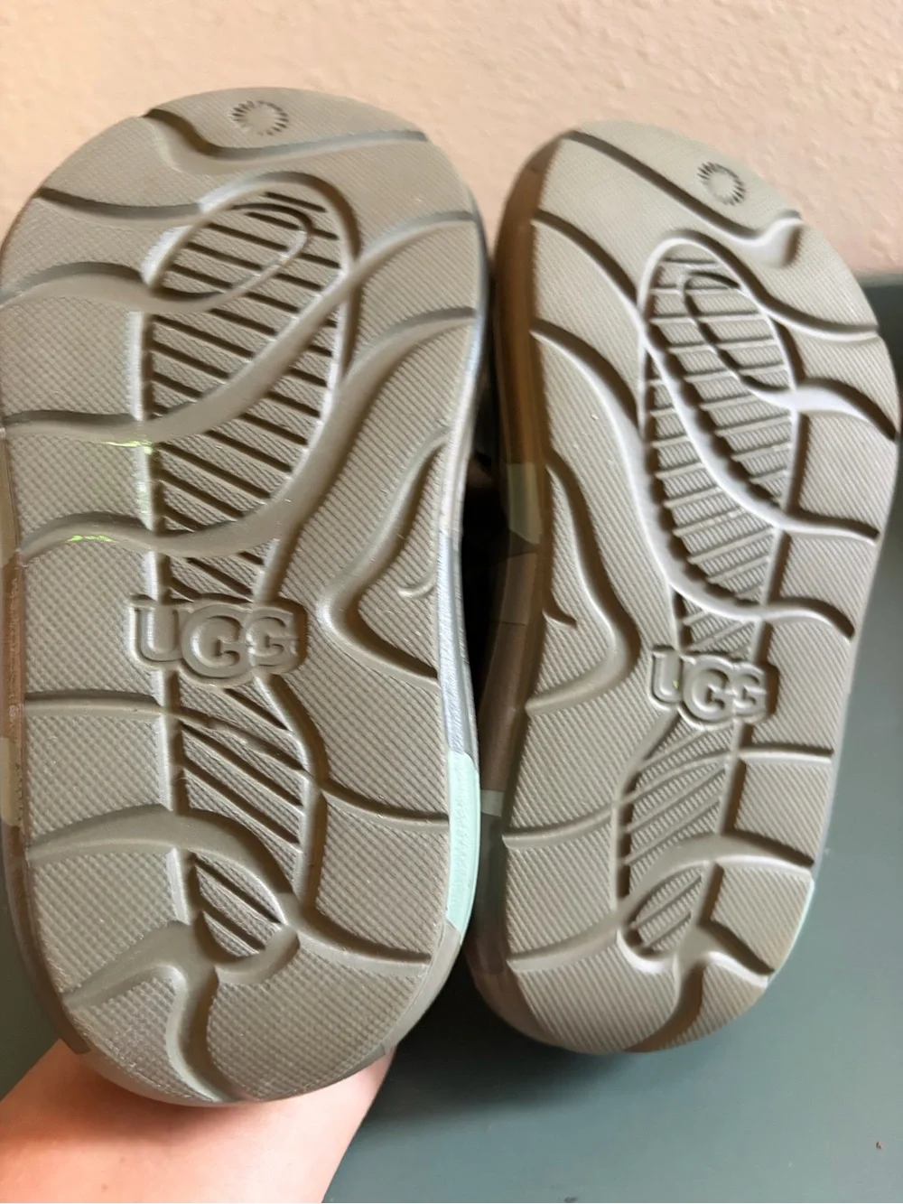 UGG Kids' sport yeah Camo Foam Sandals in Green and Brown Toddler 9